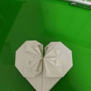 经典折纸爱心的图解教程 如何DIY出好看的心形来
