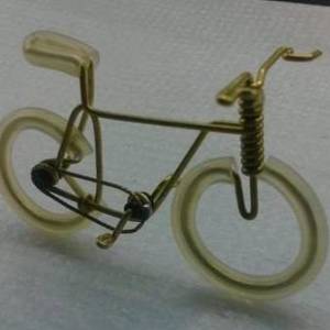 利用铜丝手工制作小巧自行车的图解教程