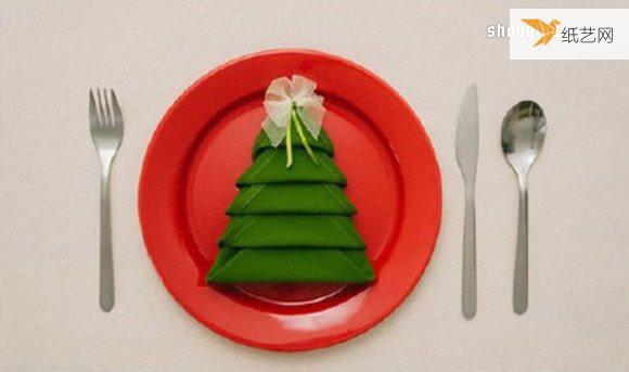 圣诞主题圣诞树餐布的折叠方法图解教程