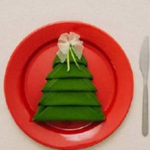 圣诞主题圣诞树餐布的折叠方法图解教程