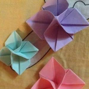 手工折叠纸四瓣花的图解教程