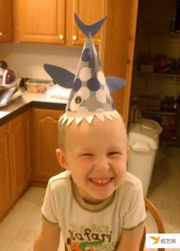 幼儿园小朋友自制儿童鲨鱼帽的手工方法教程
