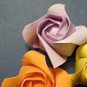 简单漂亮的四瓣玫瑰花折法图解