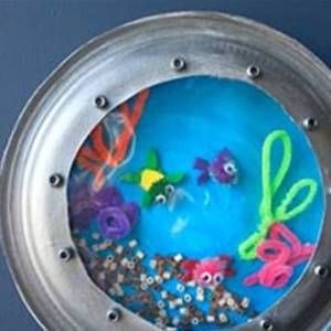 重新利用废物盘子制作的个性海底世界装饰品