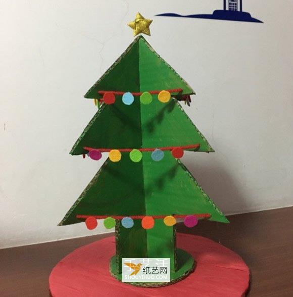 使用瓦楞纸自制大圣诞树的方法