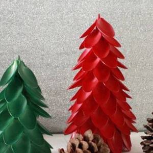 重新利用一次性勺子手工制作立体个性圣诞树的教程