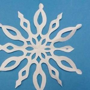 使用剪纸做漂亮洁白的雪花的步骤方法图解