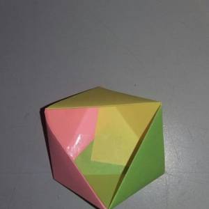 漂亮的三色折纸收纳盒制作教程 给生活增加一抹亮色的折纸盒子