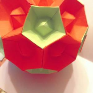 母亲节装饰物手工制作 精美的折纸花球教程