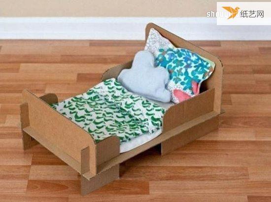 使用纸箱瓦楞纸制作个性过家家道具玩具床的方法
