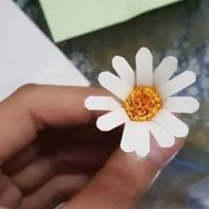 手工制作很小的纸雏菊的做法图解教程