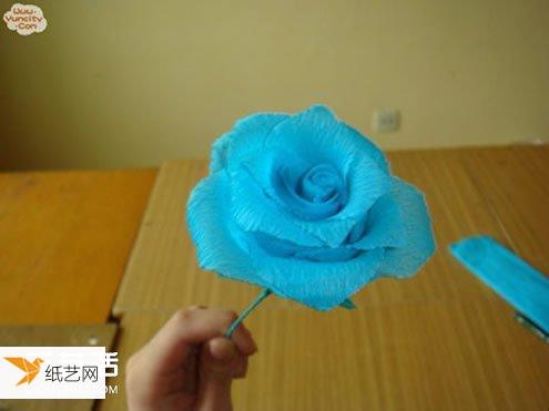 手工使用皱纹纸制作玫瑰花的方法