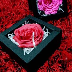 皱纹纸制作的纸玫瑰礼盒情人节礼物制作教程