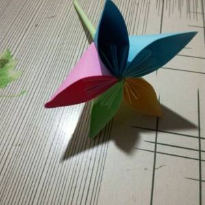 五色折纸樱花母亲节礼物 春天的花朵手工折纸纸艺花