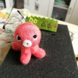 适合新手制作的羊毛毡小章鱼制作教程 圣诞节礼物不愁啦