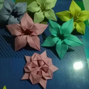 教你制作折纸樱花来装饰圣诞节