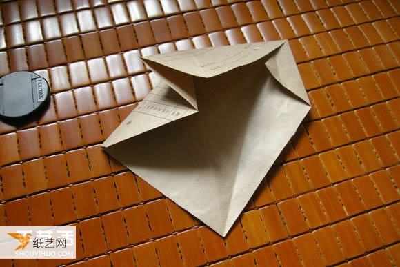 使用一些简单折纸折叠庞大的马伯纳犀牛的图解