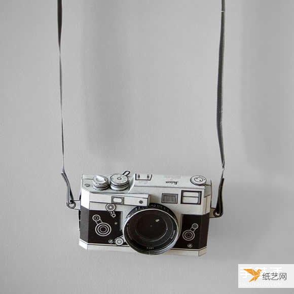 用纸糊成的莱卡相机模型 真的可以安装底片拍照