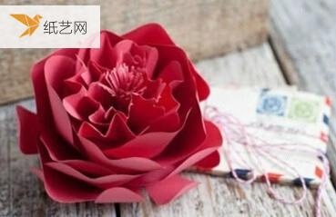 使用卡纸制作漂亮红色花朵的方法图解