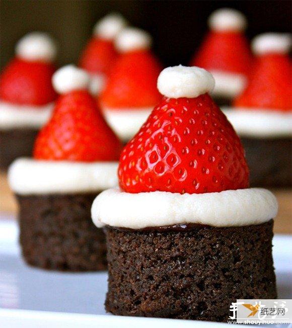 一款特别个性好玩小甜点—把草莓制作成圣诞帽子