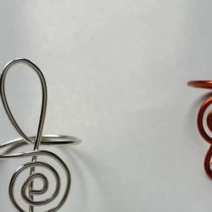 巧妙使用金属丝制作高音符戒指的方式