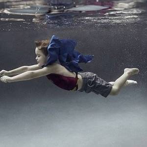 非常有意思的儿童水底摄影 收获意想不到的摄影效果