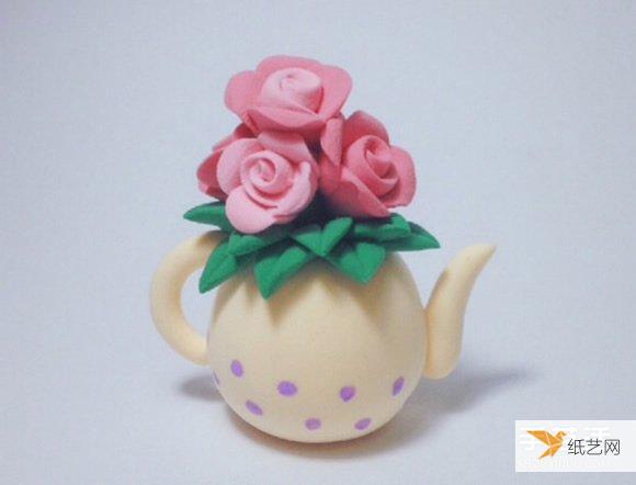 利用超轻粘土制作的水壶花瓶插玫瑰花装饰摆件
