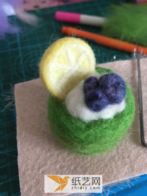 【羊毛毡教程】蓝莓抹茶小蛋糕 第10步