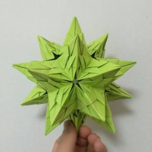 多角星的折纸花球制作教程图解 是很酷的教师节装饰呢