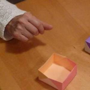 简单带盖方盒子的折叠方法图解
