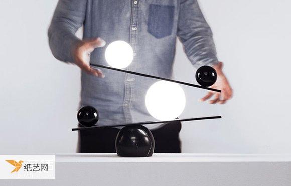 黑白之间的巧妙平衡 灯具魔术师设计的平衡台灯