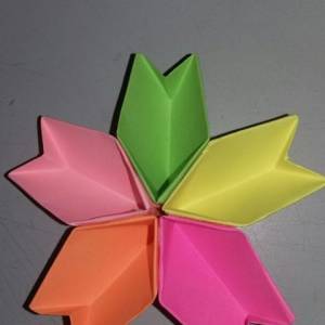 五彩的折纸樱花折纸盒子制作教程 新年放糖果用超美