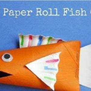 利用卫生纸卷筒和纸托盘手工制作小鱼幼儿玩具