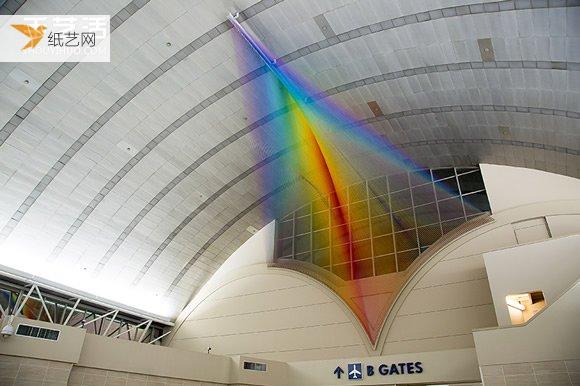 全面展示大型丝线编织艺术-模拟飞机的缤纷彩虹