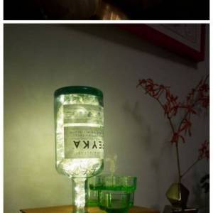 利用玻璃酒瓶和旧书废物制作个性梦幻灯饰的方法