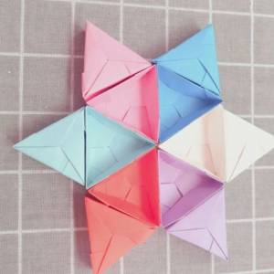 组合起来折叠的三角形折纸盒子制作教程