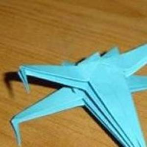 折叠纸X翼战斗机的方法图解