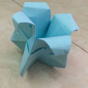立体折纸郁金香如何制作 图解教程教你DIY做立体纸艺花
