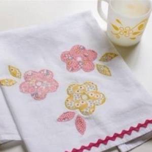 制作布艺花朵图案贴花餐巾的做法教程