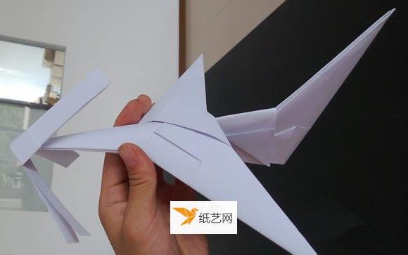 带螺旋桨的纸飞机的折叠方法