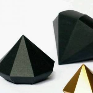 利用卡纸手工折叠立体钻石的折纸教程图解