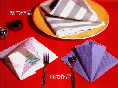 在餐桌上放飞折纸的风筝