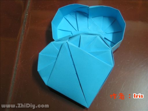 Iris的心形折纸盒子