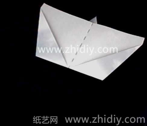 立体纸飞机折法图解教程第六步
