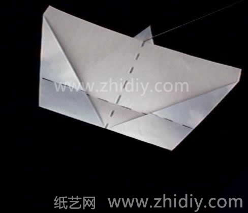 立体纸飞机折法图解教程第七步