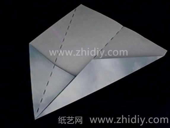 立体纸飞机折法图解教程第四步