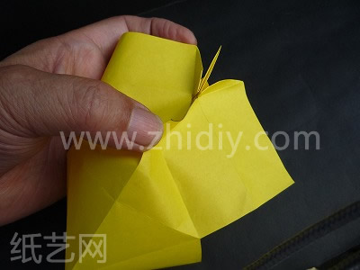 折纸双连千纸鹤制作教程第十八步