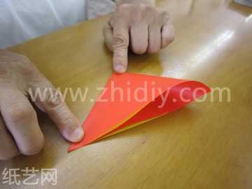 纸艺小阳伞的制作教程第二步