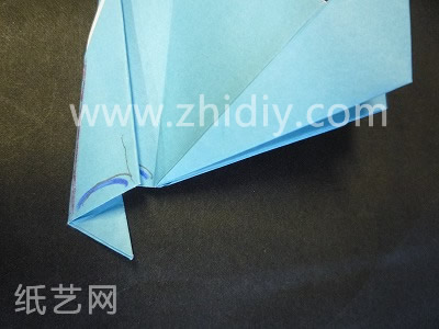 折纸鲶鱼折法教程制作第十三步