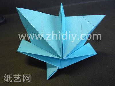折纸鲶鱼折法教程制作第二十五步
